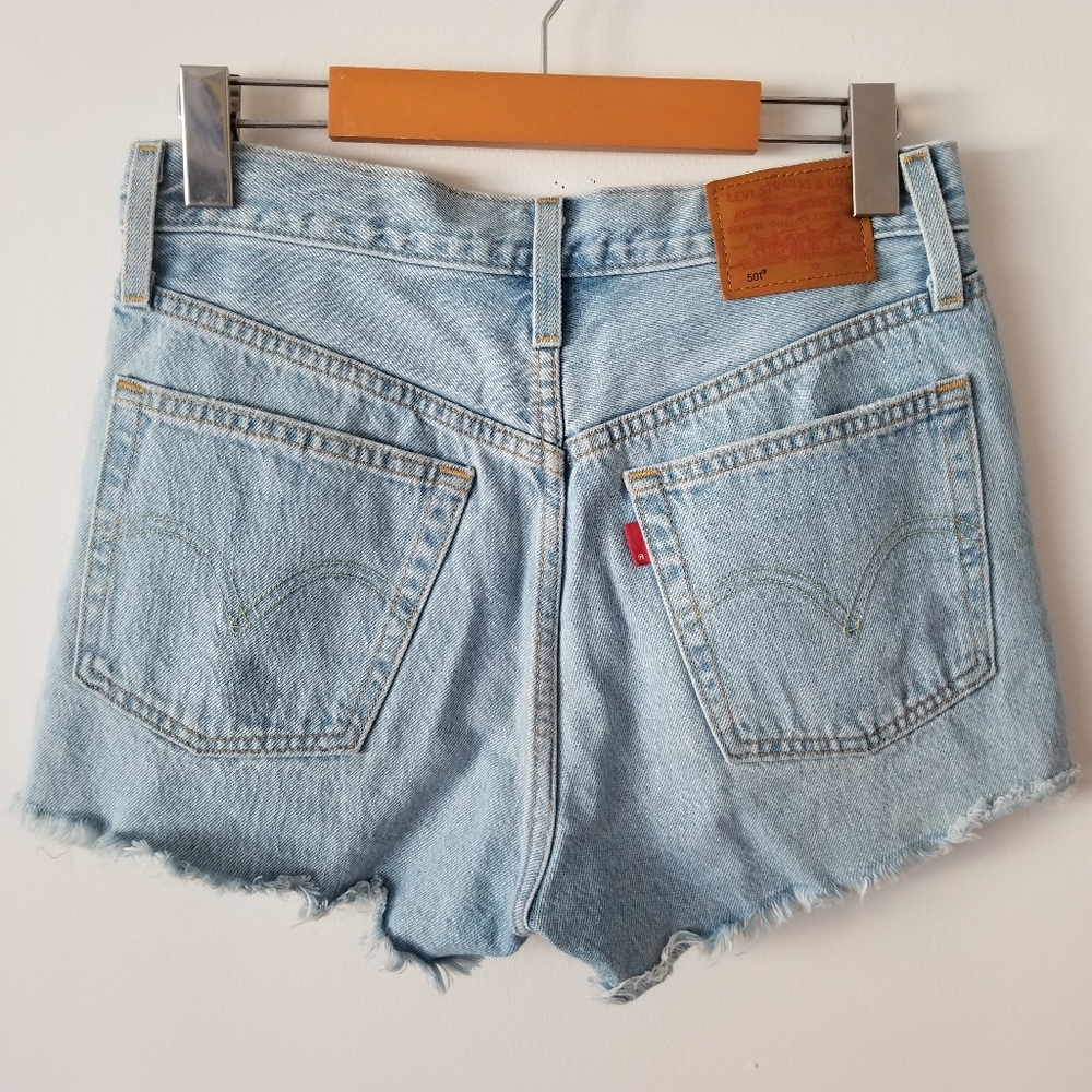 LEVI'S 501 Original Fit High Rise Shorts Size 26 - Luxor Heat Light Wash - Picture 4 of 11